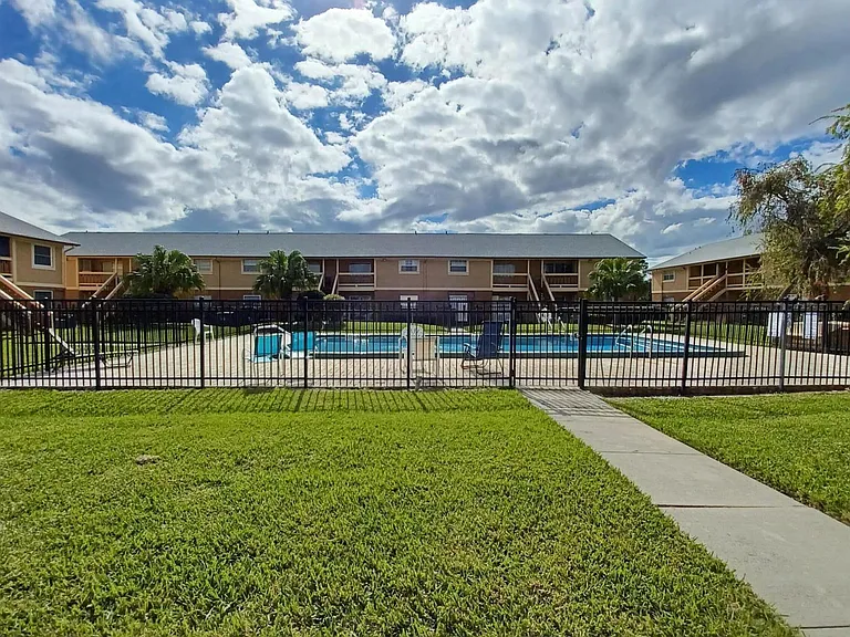 280 Ulster Ln — Photo 20