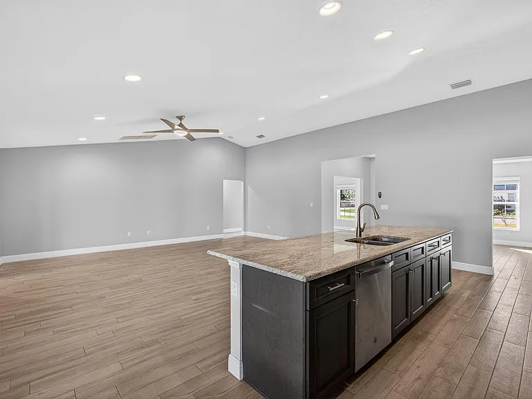 2501 SE Mariposa Ave — Photo 43