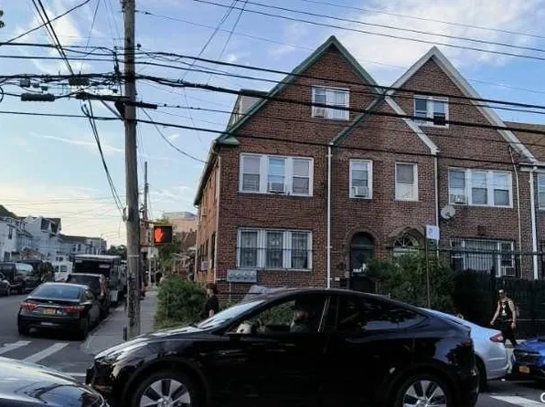 79-01 45th Avenue image 3 of 5