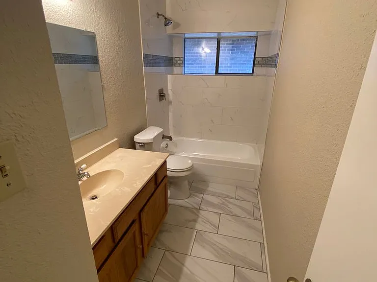 1201 Wheatfield Dr — Photo 3