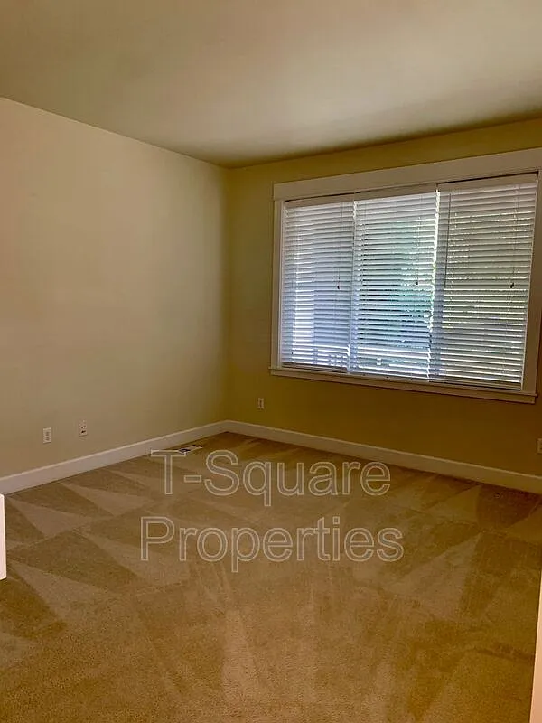 4 bed, 2.5 bath, 2530 sqft, $4,100 — Photo 4