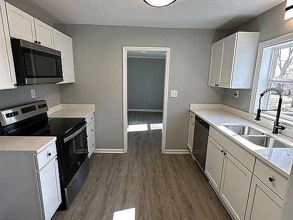 3rd image of 107 King Ave