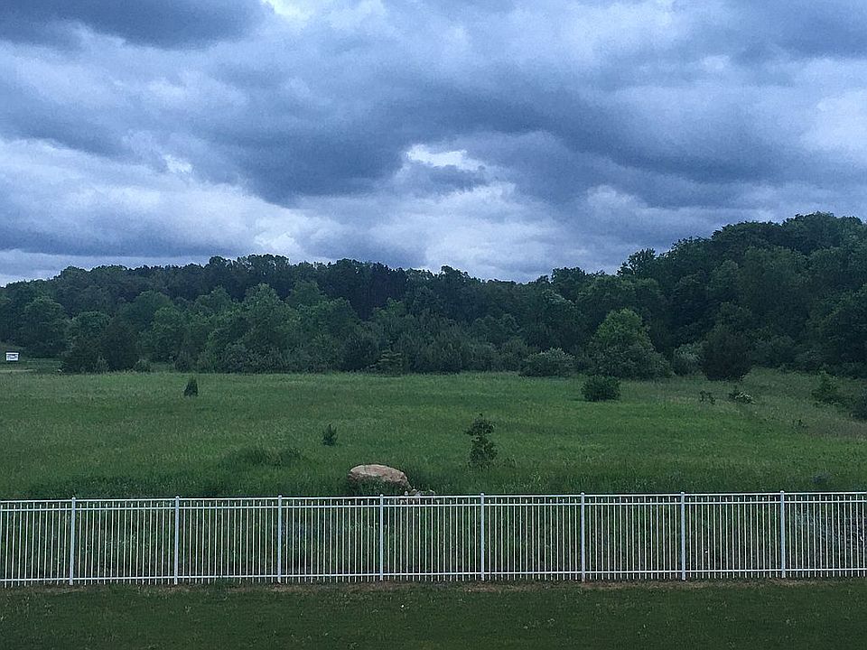 Beautiful backyard views!