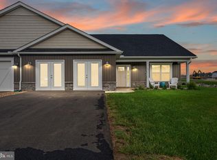 356 Dripping Spring Dr, Hedgesville, WV 25427