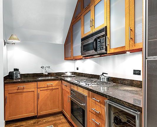 5th image of 850 Park Ave APT 1D