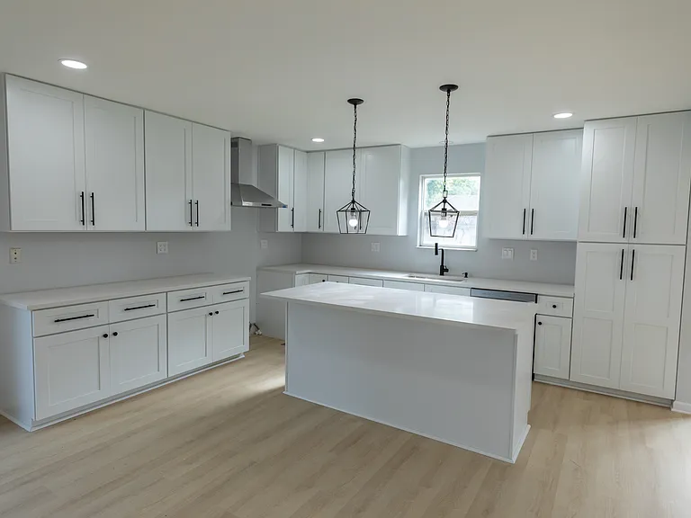 512 N Warren Ave — Photo 2