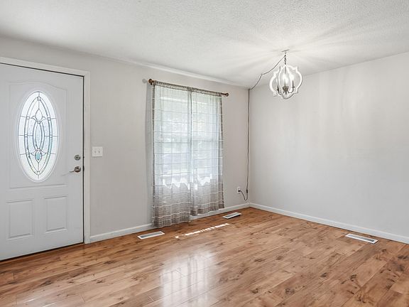 4th image of 110 Eastwood Ct
