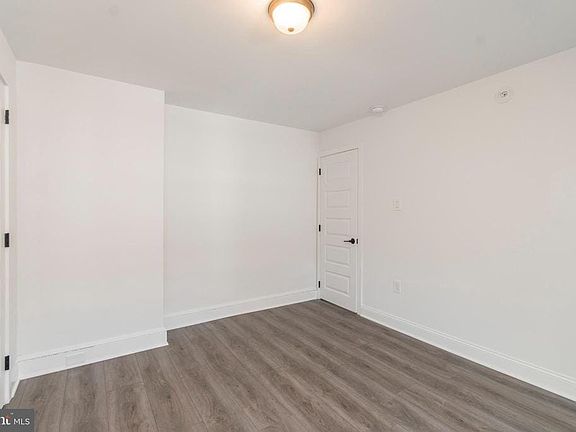 4th image of 4238 Spruce St #1