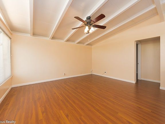 2nd image of 784 Lakeknoll Dr