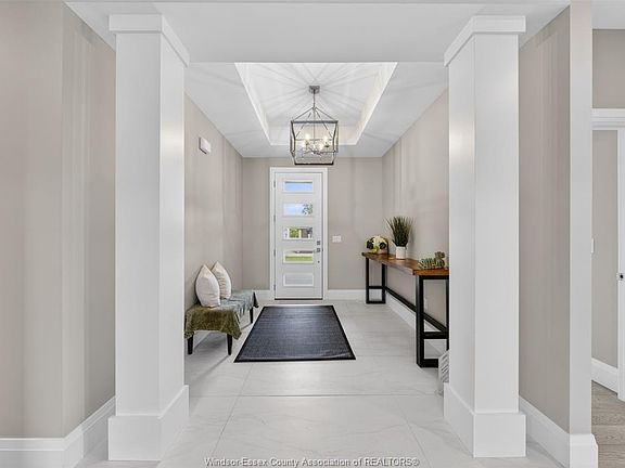 5th image of 61 Hilton Ct