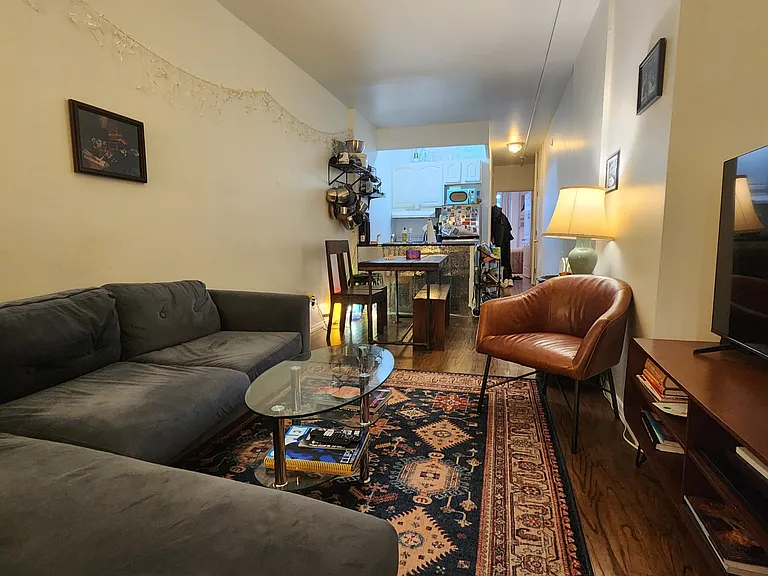 530 W 46th St #2E — Photo 4