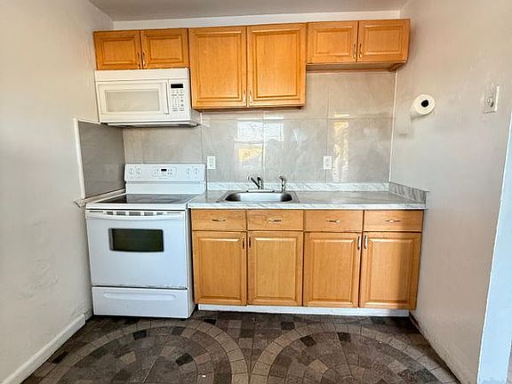 4th image of 2301 Avenue S APT 3