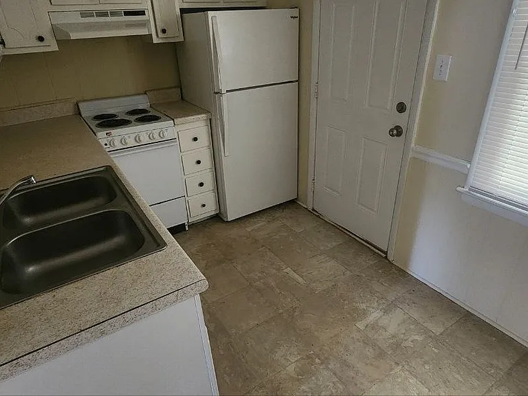 1405 Vista Dr — Photo 2
