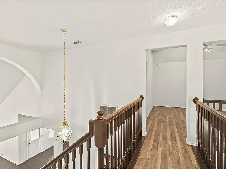 20510 Pioneer Bend Ct — Photo 32