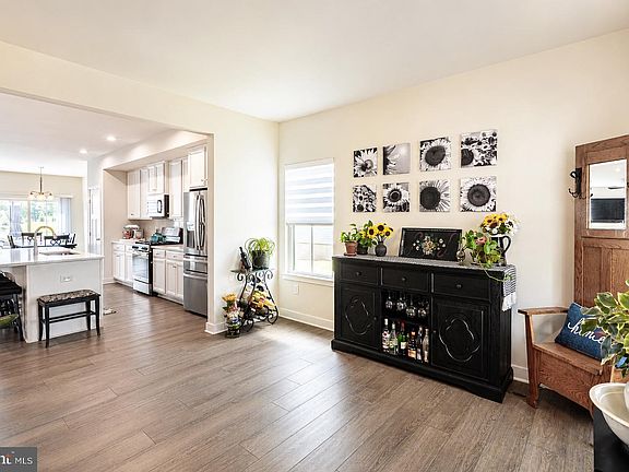5th image of 14 Cinnamon Ln