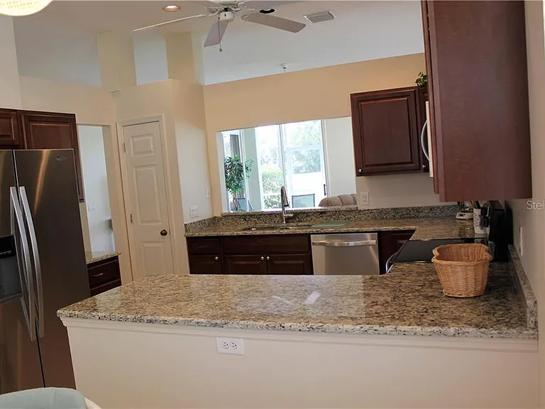 549 Fallbrook Dr — Photo 12