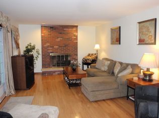 7805 Mayfair Ln, Darien, IL