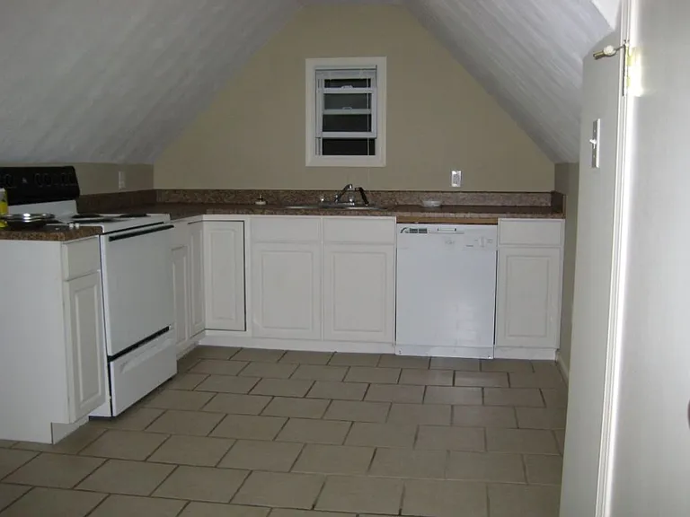 1359 High St — Photo 5