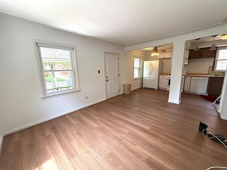 1746 N Denwood St — Photo 2