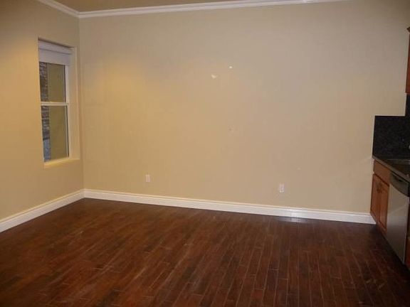 3rd image of 738 Washington St APT 5