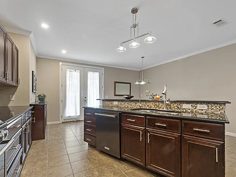 1114 Ruea St — Photo 14