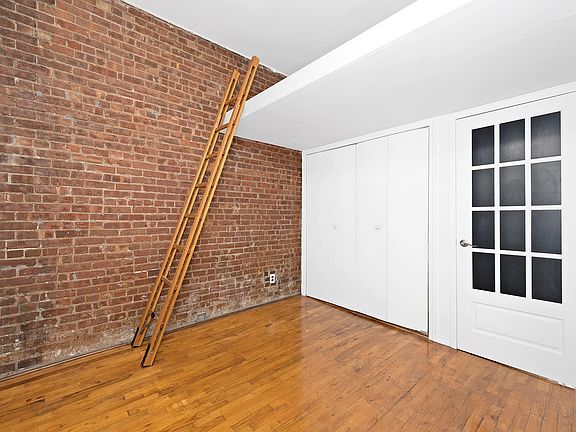 4th image of 36 W 35th St APT 4F