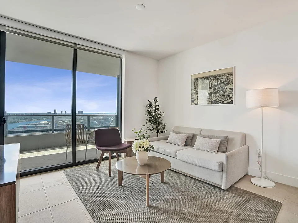 601 NE 1st Ave #28-ID1639945P