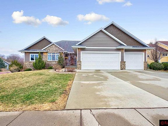 2nd image of 220 Rosewood Dr