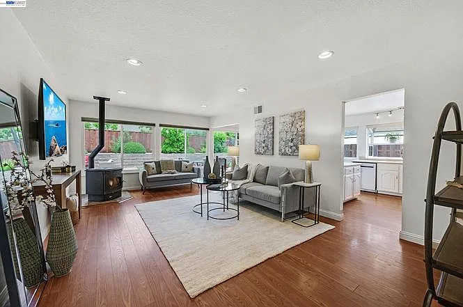 2883 Westchester Dr — Photo 13