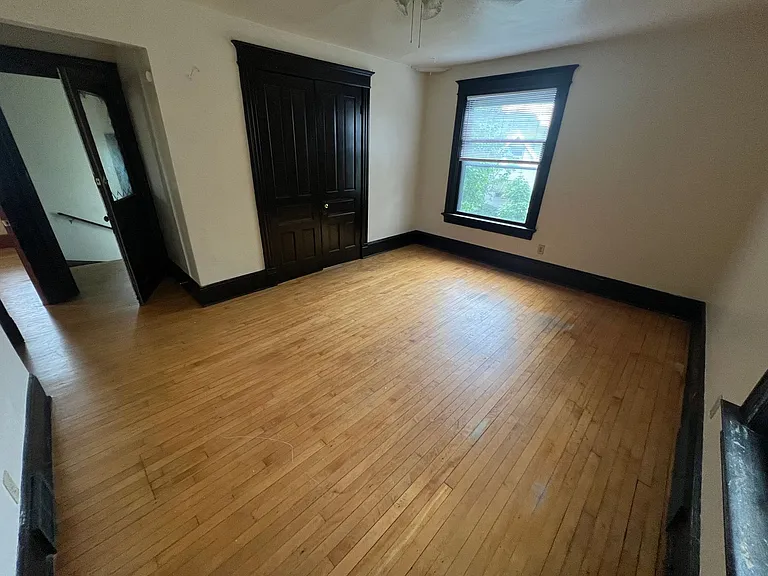 621-25 E. Locust St. — Photo 8