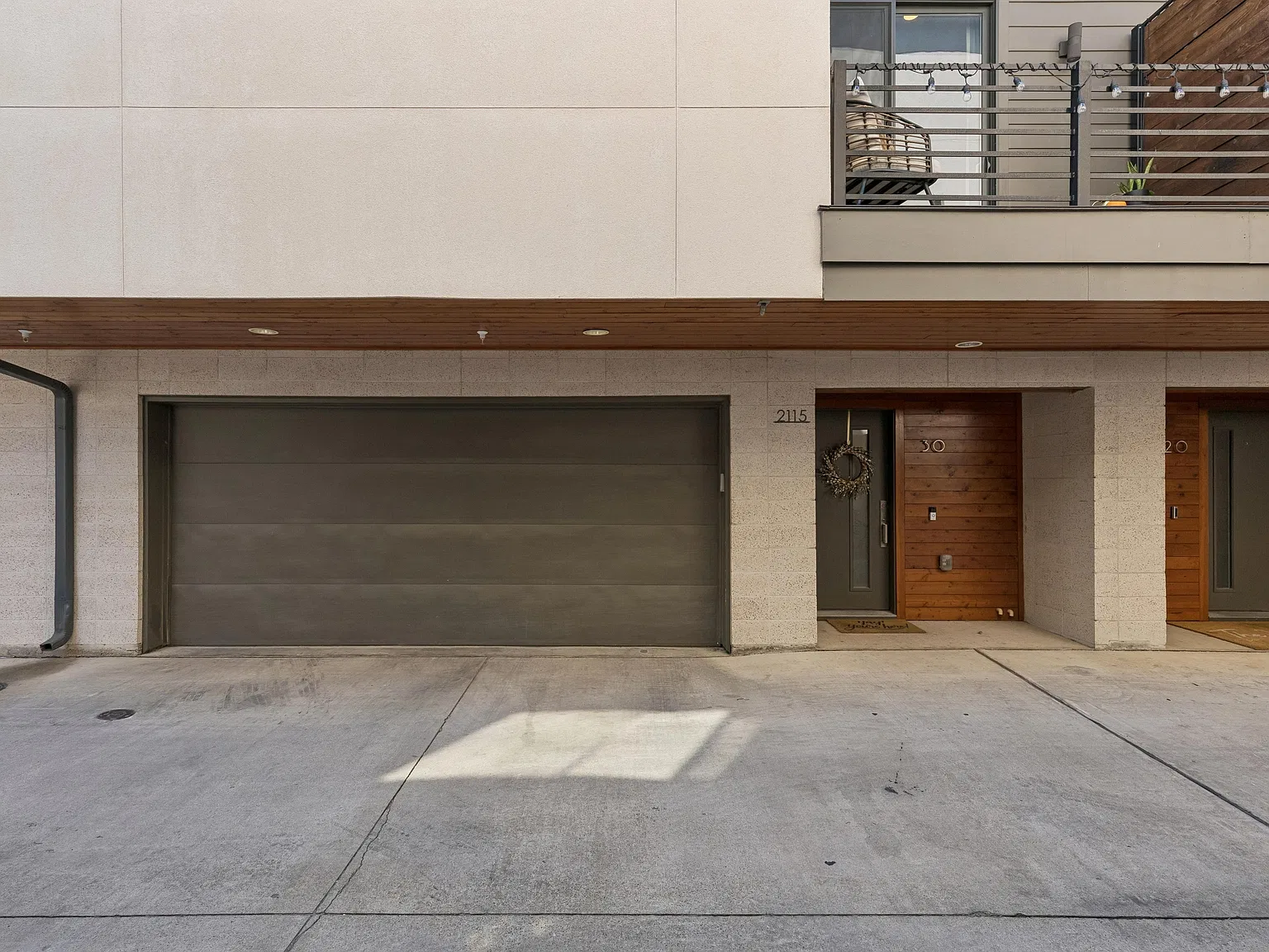 2 bed, 2.5 bath, 1717 sqft, $3,400 — Photo 2