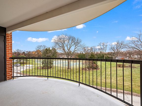 2nd image of 1415 E Central Rd Unit 306A