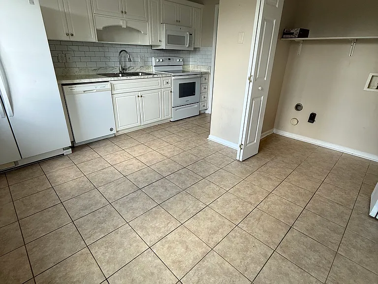 417 Flowing Creek Dr — Photo 13