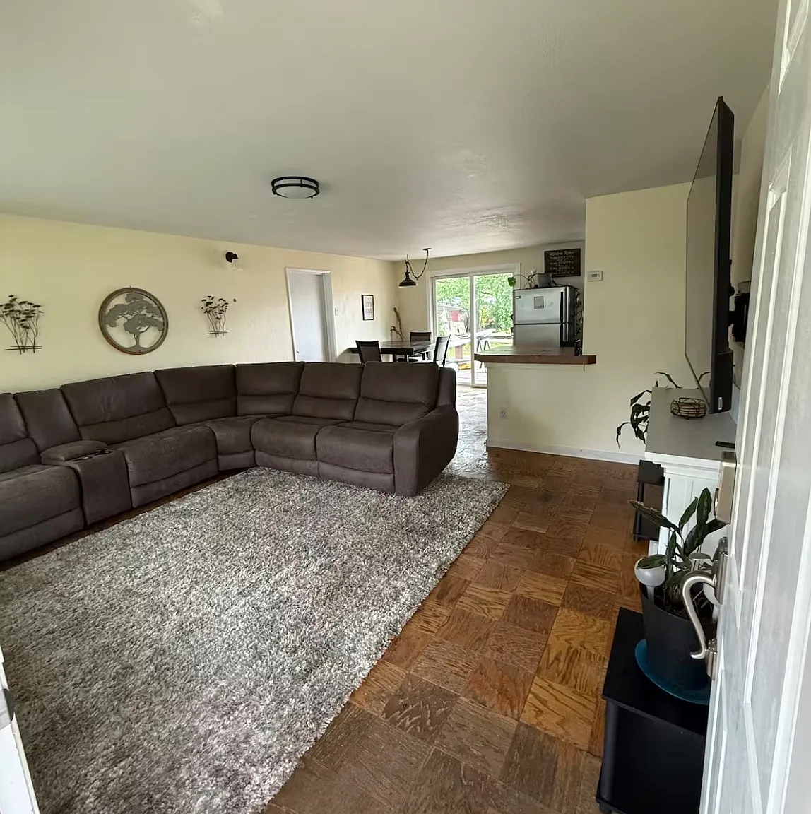 3 bed, 1296 sqft, $2,800 — Photo 2