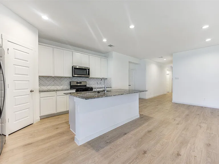 2732 Misty Elm Ln — Photo 25