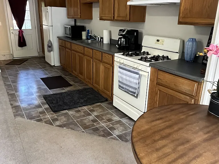 1640 Maryland Ave — Photo 8