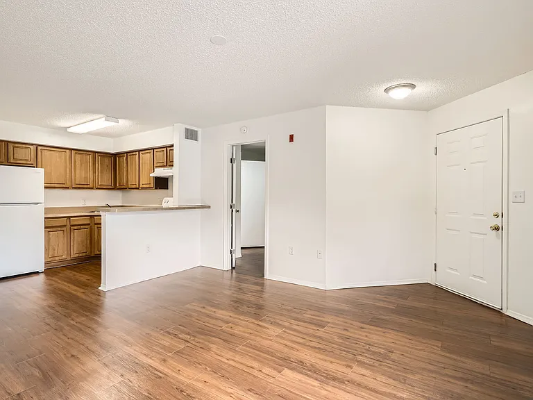 Golden Oaks — Photo 15