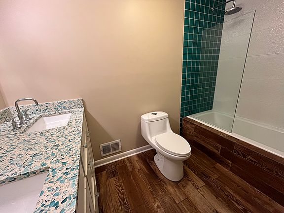 5th image of 231 W Parkwood Rd