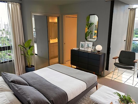 5th image of 1910 Ala Moana Blvd APT 14C