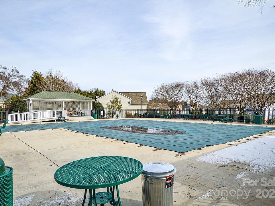 2nd image of 16220 Circlegreen Dr
