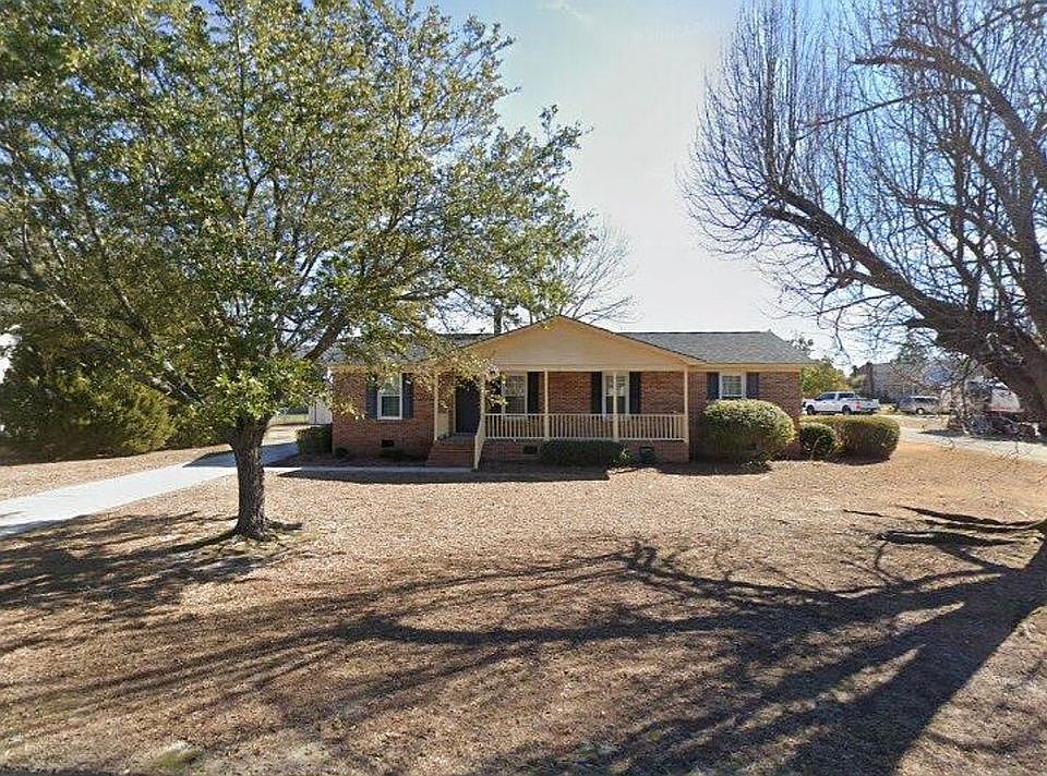 1st image of 450 Edenderry Way