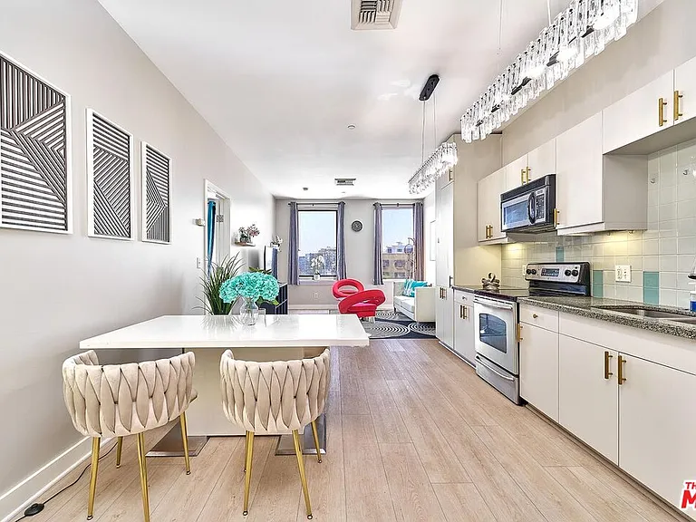 3810 Wilshire Blvd #408 — Photo 4