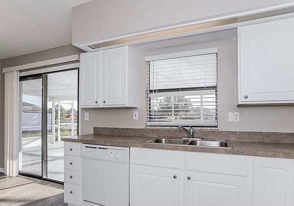 5th image of 3022 Pineridge Cir