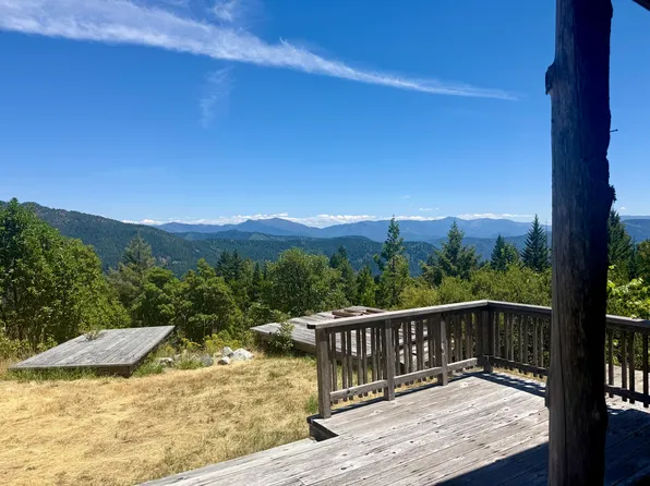 11000 Bluff Creek Rd, Orleans, CA 95556