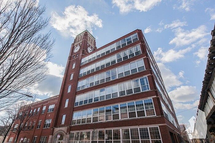 1st image of 1801 W Larchmont Ave #6
