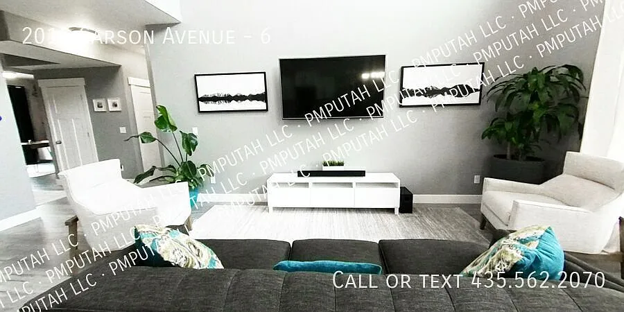 3 bed, 2.5 bath, 2049 sqft, $2,500 — Photo 2
