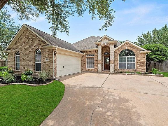 3rd image of 16522 Bluff Springs Dr