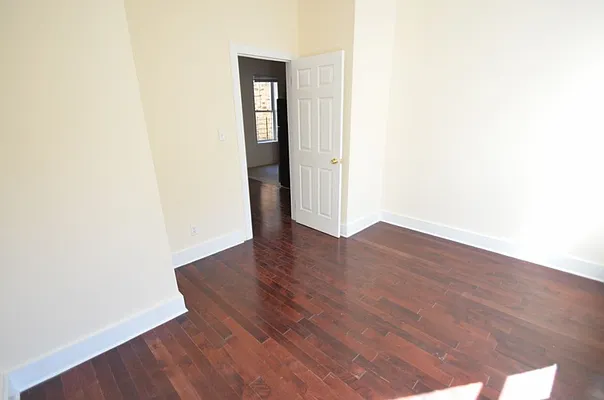 Rented by CITY SKYLINE REALTY INC | media 18