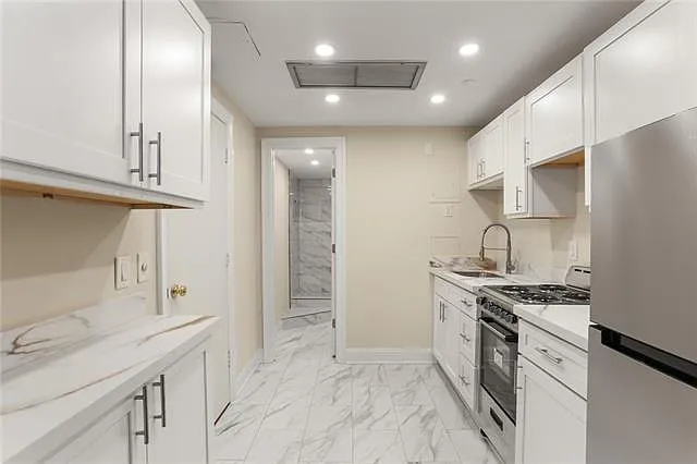 2100 Saint Charles Ave #4N — Photo 9