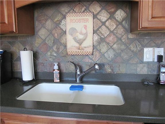Double SS Sink w/Tumbled Tile Backsplash